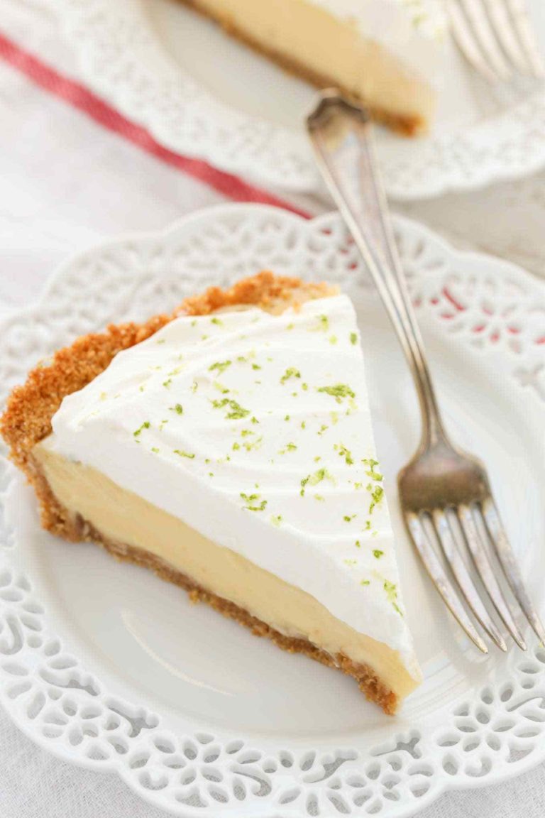 Picture of a slice of classic key lime pie